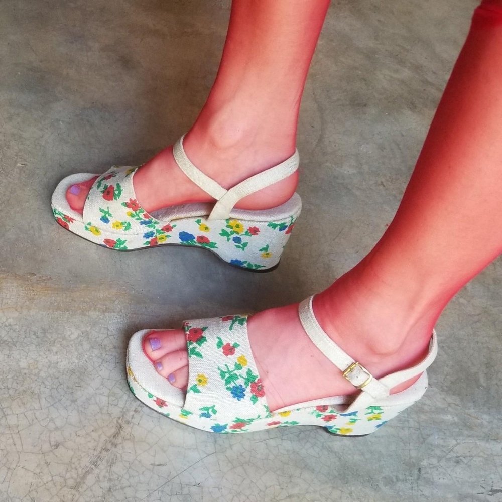 Vintage 60s Floral Platform Sandals Need TLC  9 10 AS IS